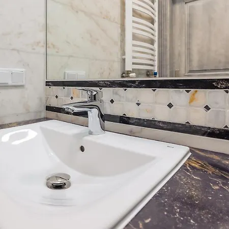 Apartment Sopockie Blonie *